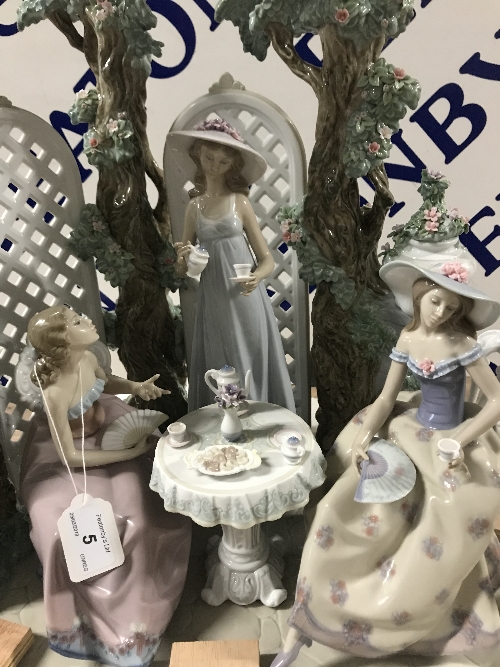 LLADRO 1579 TEA IN THE GARDEN IN ORIGINAL BOX - Image 2 of 2