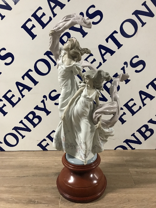 LLADRO 5819 ALLEGORY OF LIBERTY IN ORIGINAL BOX