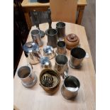 A QUANTITY OF BRASS PIECES AND PEWTER TANKARDS ETC
