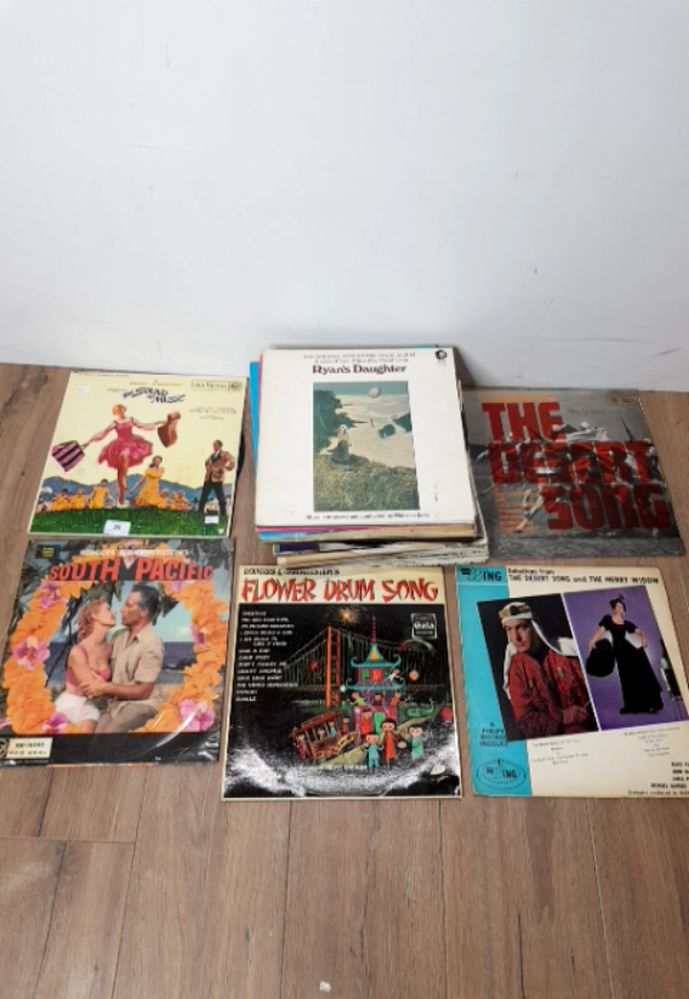 A COLLECTION OF VINYL LPS MUSICALS AN SOUNDTRACKS