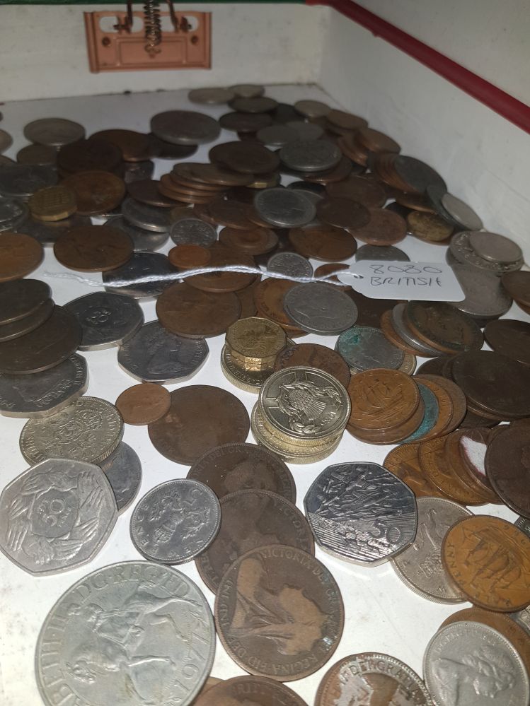 A BOX OF ASSORTED BRITISH COINS