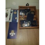 A BOX OF CHURCHILL AND COMMEMORATIVE COINS
