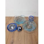 FIVE PIECES OF GLASS INCLUDING WHITEFRIARS BOWL AN VASE AND A CAITHNESS STYLE PAPERWEIGHT