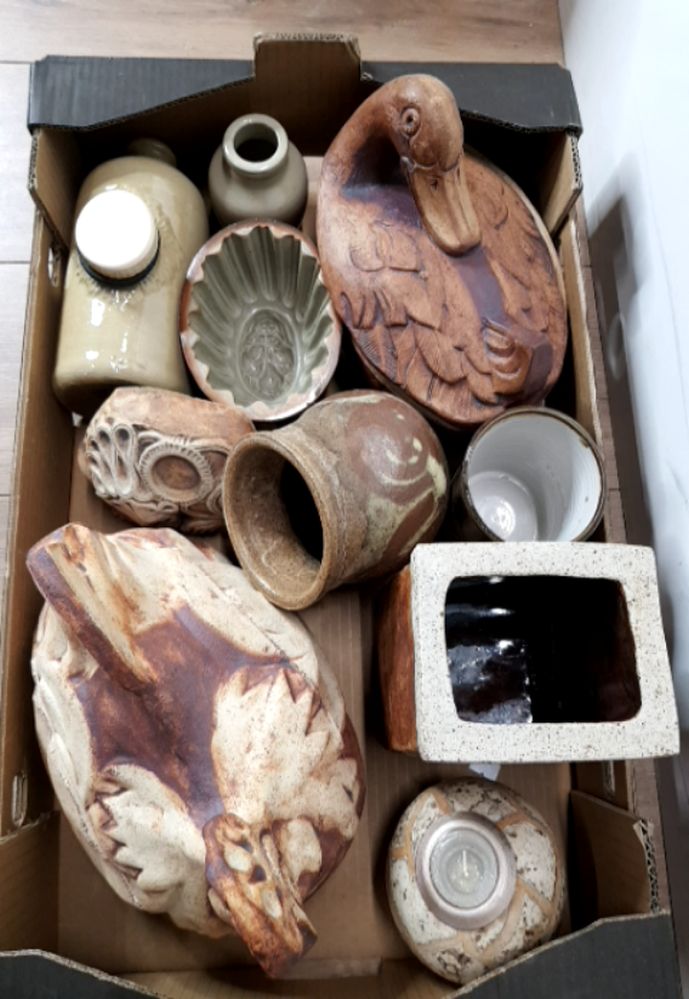 A BOX OF MISCELLANEOUS STONEWARE PIECES JELLY MOULD VASES ETC