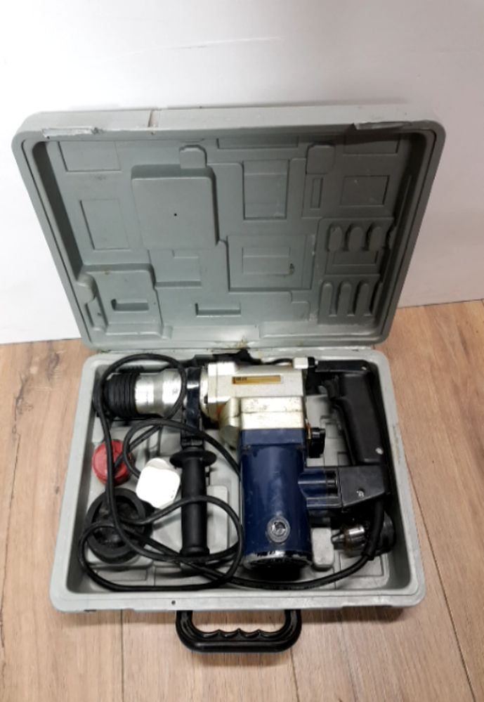 A CASED BUDGET HAMMER DRILL SAS