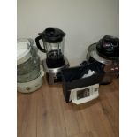 A WARING BLENDER MACHINE VISICOO SLOW COOKER ETC