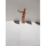 A WOODEN FIGURE DRAWING AID AND 3 ARTISTS CANVAS