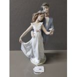 LLADRO FIGURE 7642 NOW AND FOREVER NO BOX