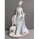 LLADRO FIGURE 1495 A LADY OF TASTE WITH BOX