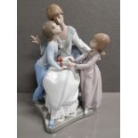 LLADRO FIGURE 5596 A GIFT OF LOVE