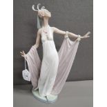 LLADRO FIGURE 1568 GRAND DAME NO BOX