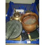 A BOX OF MISCELLANEOUS INC BRASS AND COPPER WARE ETC