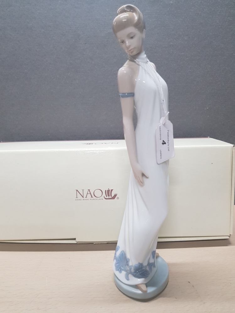 NAO FIGURE 1205 ELEGANCE WITH BOX