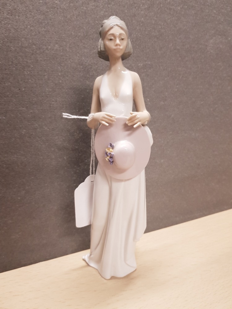 LLADRO FIGURE 5597 SUMMER SOIREE