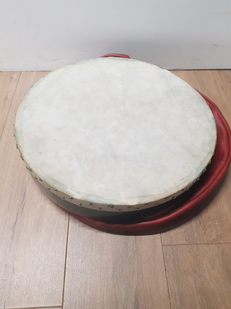 AN 18 INCH IRISH BODHRAN DRUM WITH ORIGINAL CARRY BAG