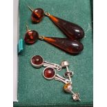 2 PAIRS OF AMBER EARRINGS OF WHICH 1 IS SILVER MOUNTED