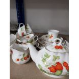 24 PIECES OF QUEENS CHINA VIRGINIA STRAWBERRY