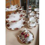 ROYAL ALBERT OLD COUNTRY ROSES 8 PLACE SANDWICH SERVICE WITH 3 TIER CAKE STAND