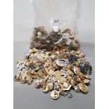BAG CONTAINING A LARGE QUANTITY OF MILITARIA BADGES AND BUTTONS