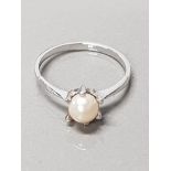 SILVER AND PEARL RING GROSS WEIGHT 2G