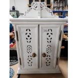 A SMALL PAINTED DOUBLE DOOR CABINET WITH BRASS HANDLES