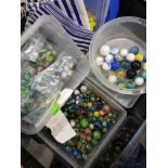 A BOX CONTAINING ASSORTED MARBLES