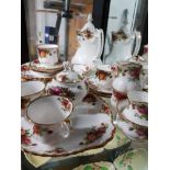 24 PIECE ROYAL ALBERT OLD COUNTRY ROSES TEA SET INCLUDES 6 PLACE SETTING AND LARGE TEAPOT