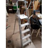 PAIR OF FOLDING ALUMINIUM STEP LADDERS