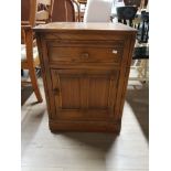 OAK BEDSIDE CABINET NA