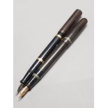 MABIE TODD SWAN SELF FILLER FOUNTAIN PEN WITH 14CT GOLD NIB AND YELLOW METAL TRIM TOGETHER WITH A