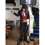 HALLOWEEN ANIMATRONIC TALKING BUTLER FIGURE STANDS 2 METRES 20 CM TALL