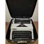 VINTAGE ERIKA TYPEWRITER IN CARRY CASE