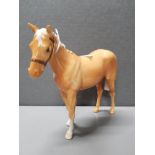 LIGHT BROWN GLOSS FINISH PALOMINO BESWICK HORSE