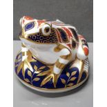 ROYAL CROWN DERBY PAPERWEIGHT FROG WITH SILVER STOPPER