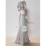 LLADRO FIGURE 1983 AFTERNOON TEA LADY WITH BIG HAT