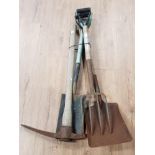 BUNDLE OF GARDEN TOOLS