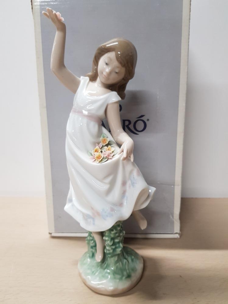 LLADRO FIGURE 6850 GARDEN DANCE WITH ORIGINAL BOX