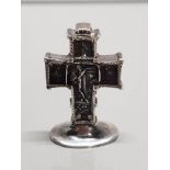 HEAVY SILVER CROSS CAST WITH RELIGIOUS FIGURES PLUS MARKED 895 WEIGHT 24.9G