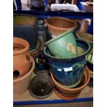 A SUBSTANTIAL AMOUNT OF GARDEN PLANT POTS