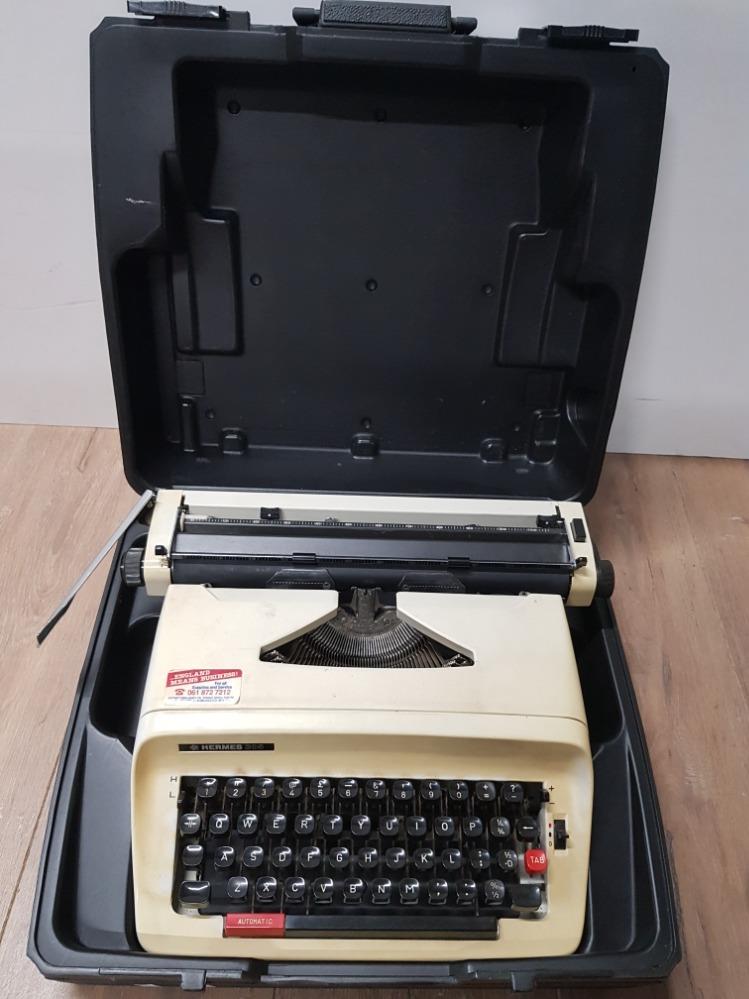 VINTAGE HERMES 305 TYPEWRITER IN CARRY CASE