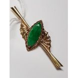 9CT GOLD JADE BROOCH GROSS WEIGHT 5G