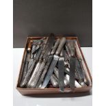 A SMALL BOX CONTAINING ASSORTMENT OF CUTLERY