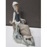 LLADRO FIGURE 4660 SHEPHERDESS WITH DOVE