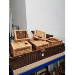 LARGE WICKER BASKET CONTAINING 5 SMALLER WICKER STORAGE BOXES