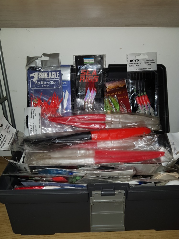 A SMALL CURVER BOX CONTAINING ASSORTED FISHING TACKLE