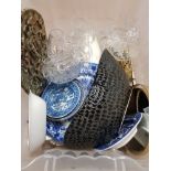 BOX CONTAINING MIXED CHINA INCLUDING ORIENTAL STYLE BLUE AND WHITE PIECES AND CRYSTAL GLASS