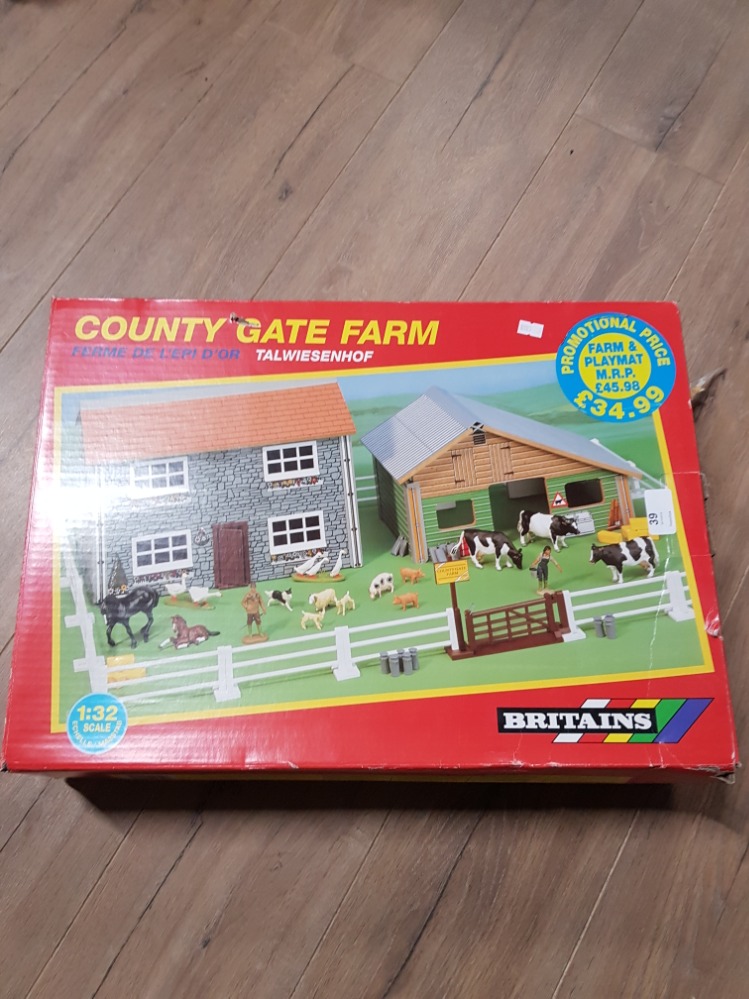 BOXED BRITAINS COUNTRY GATE FARM