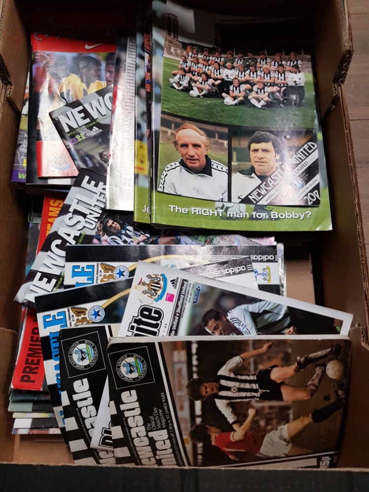 A BOX CONTAINING NEWCASTLE UNITED MATCH DAY MAGAZINES FROM 1977 ETC