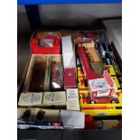 A BOX OF ASSORTED MODERN DIE CAST VEHICLES INC TETLEYS ETC