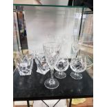 9 PIECES OF ASSORTED GLASSWARE